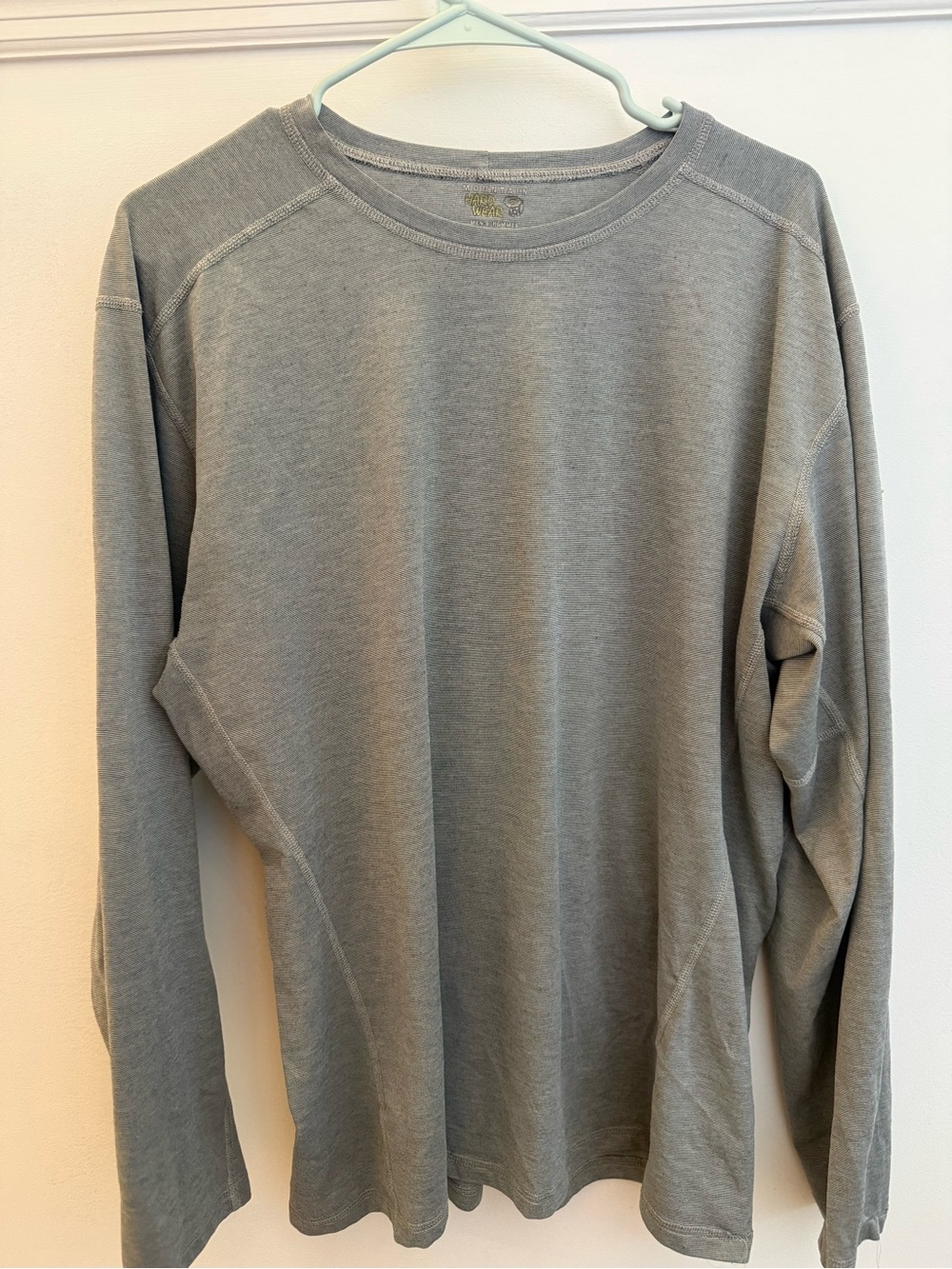 Mountain Hardwear Tech Shirt sz XL grey